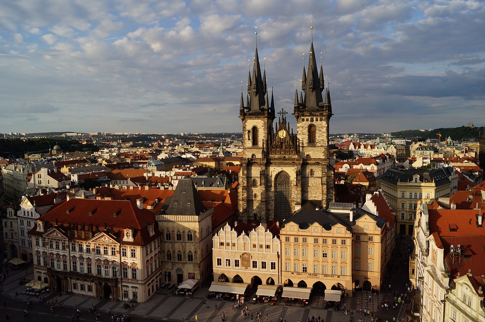 Tyn-katedralen ved torget i Praha